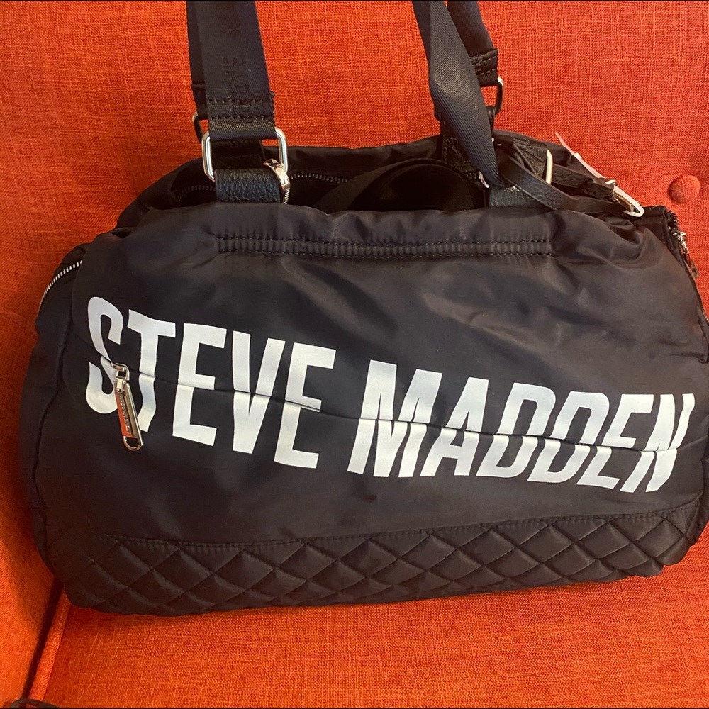 Sporty chic Steve Madden laptop bag!!